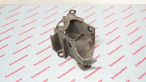 Nissan 55429-1KA0B Кронштейн балки правый