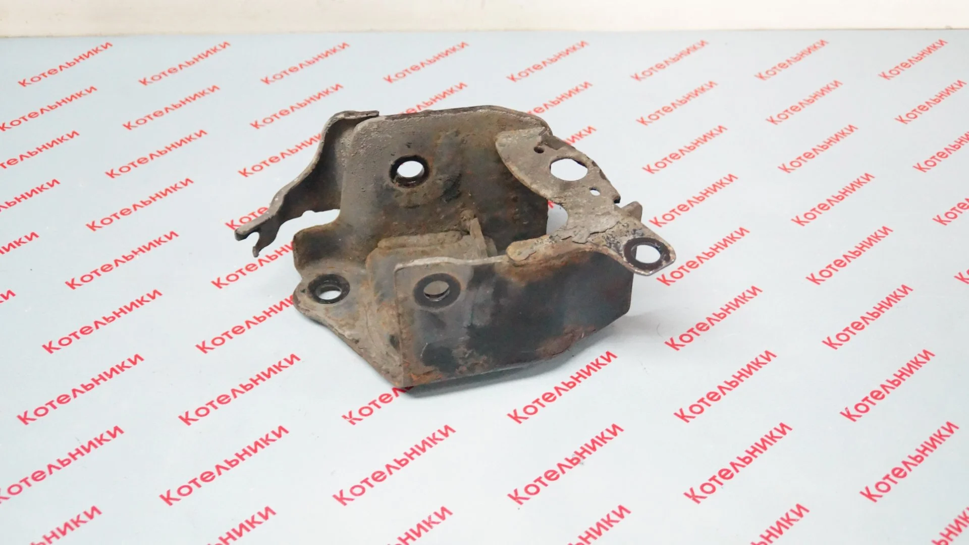 Nissan 55429-1KA0B Кронштейн балки правый - миниатюра 2