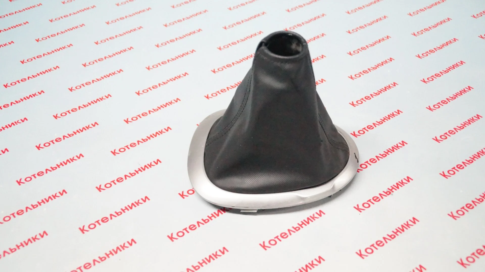 Nissan 96935-1KN0A Кожух ручки МКПП - миниатюра 2
