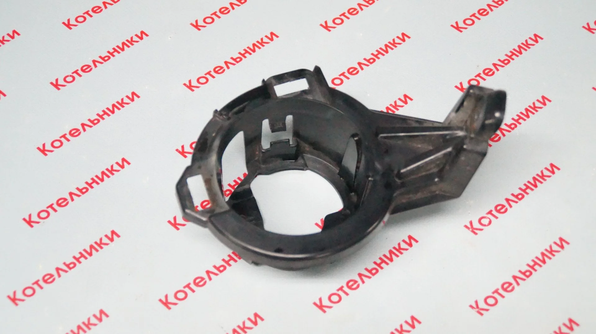 Nissan 26915-1KA0A Кронштейн ПТФ левый - изображение 1