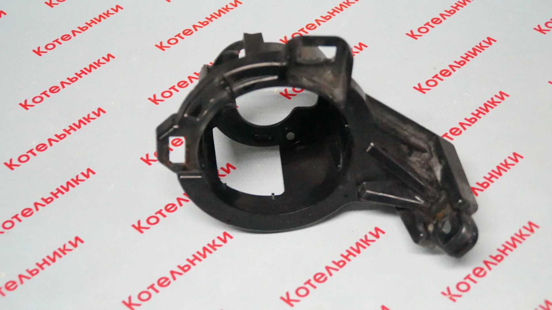 Nissan 26915-1KA0A Кронштейн ПТФ левый - миниатюра 2