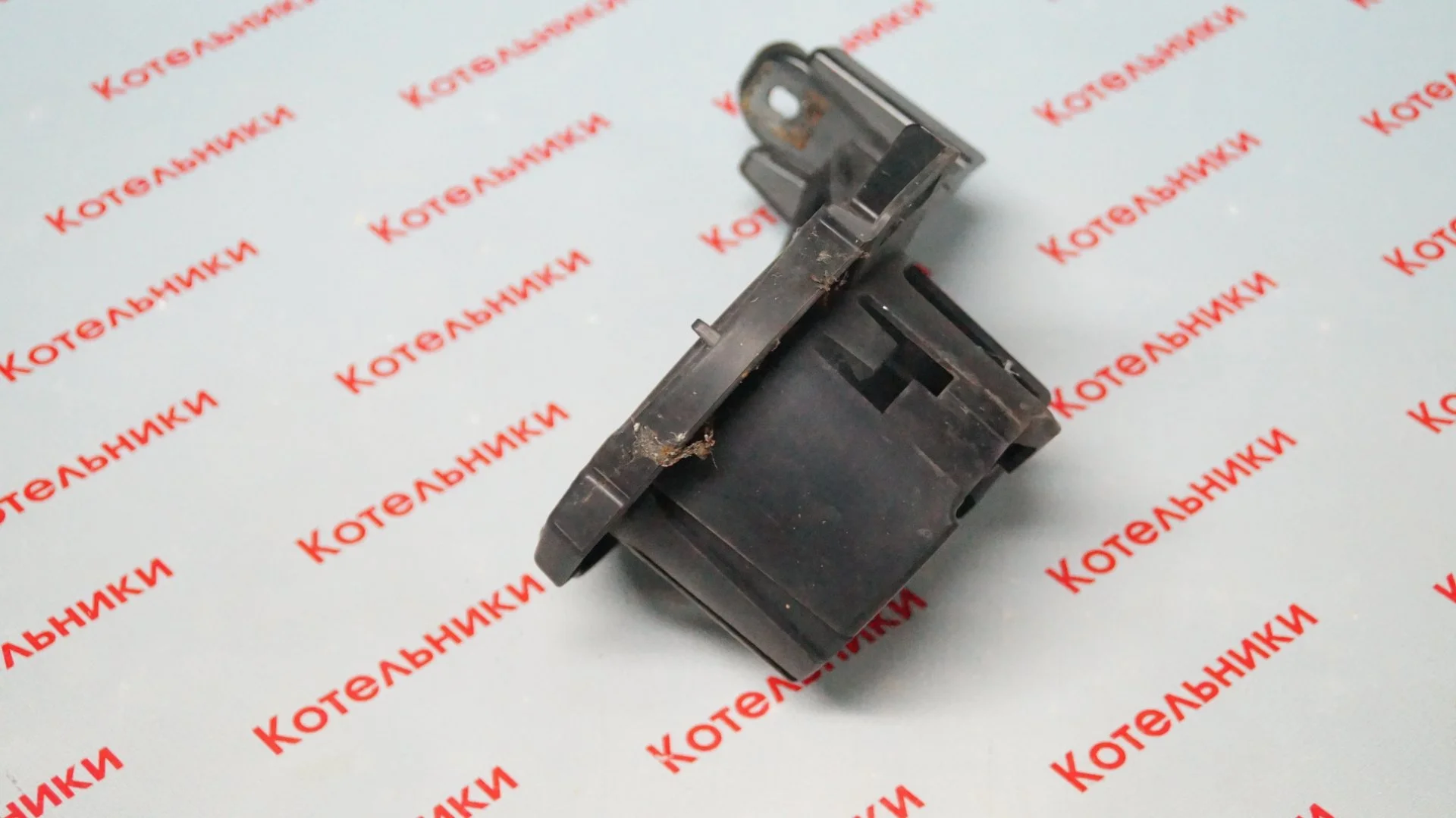 Nissan 26910-1KA0A Кронштейн ПТФ правый - миниатюра 3