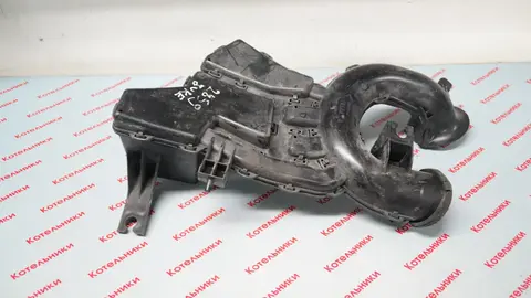 Nissan 16554-1KA0A Резонатор воздушного фильтра