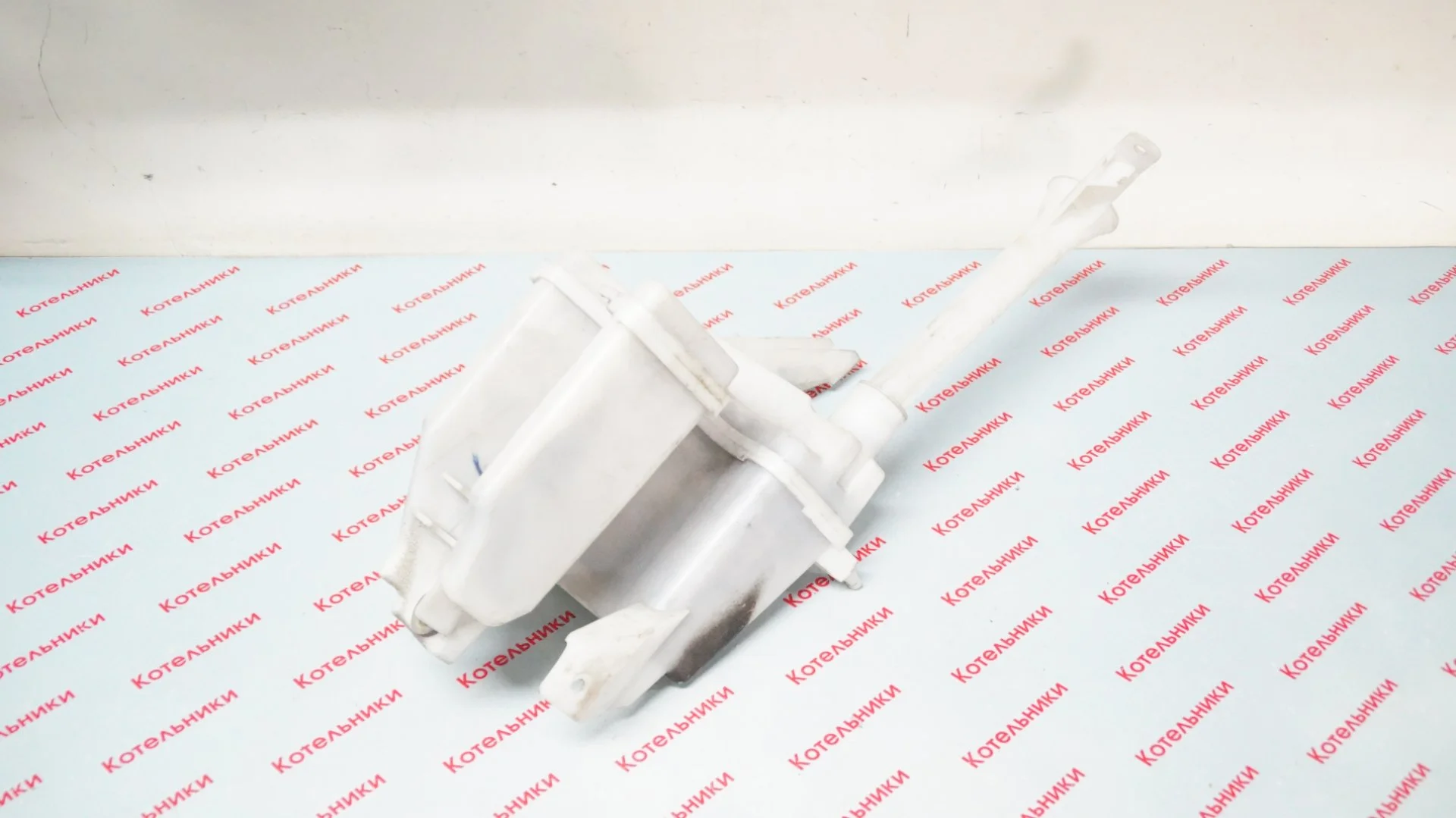 Nissan 28910-1KA0A Бачок омывателя, - миниатюра 2