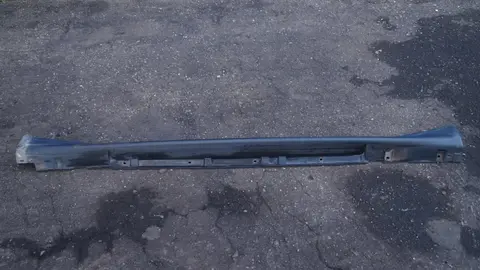Nissan 76851-1KA6A Накладка порога левая