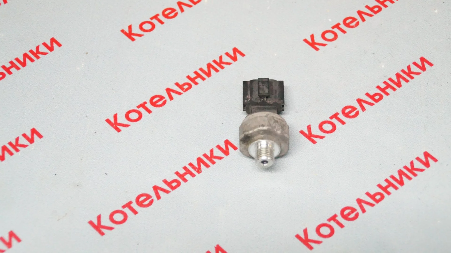 Nissan 92136-1FA0A Датчик давления хладагента - изображение 1