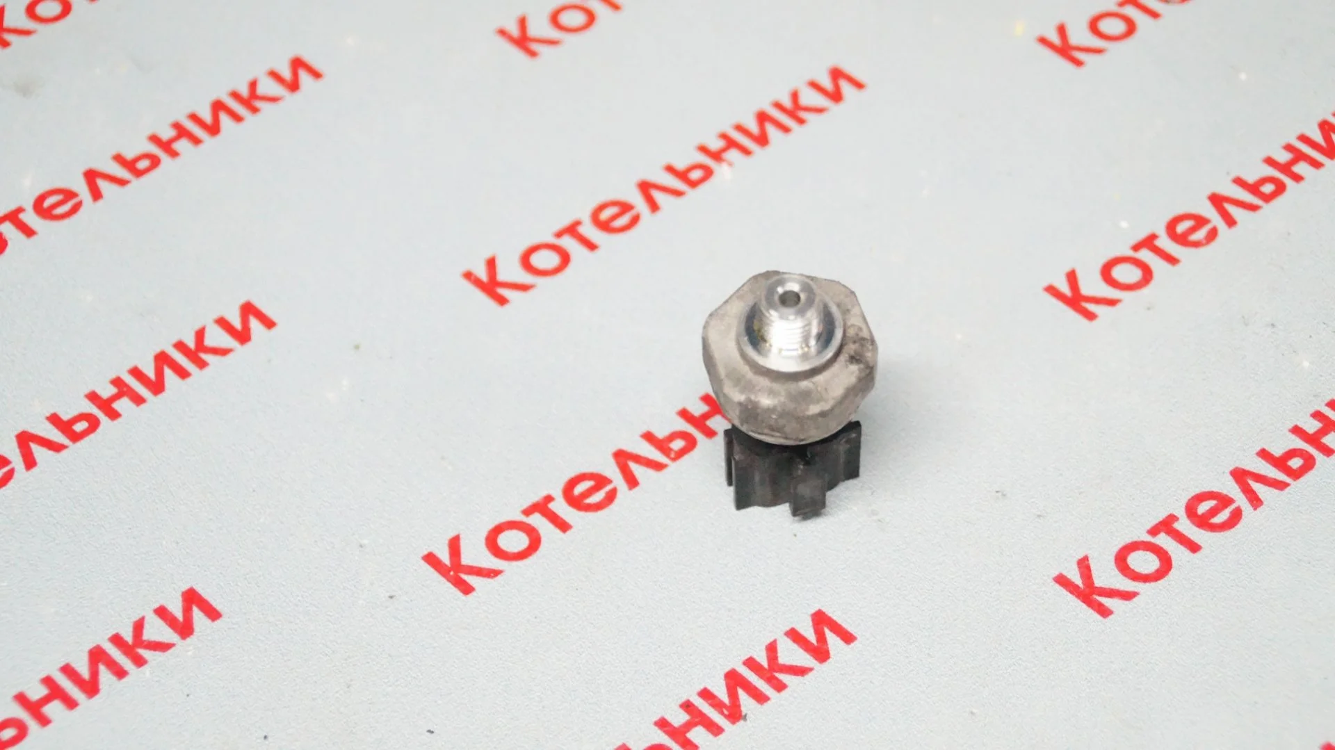 Nissan 92136-1FA0A Датчик давления хладагента - миниатюра 4
