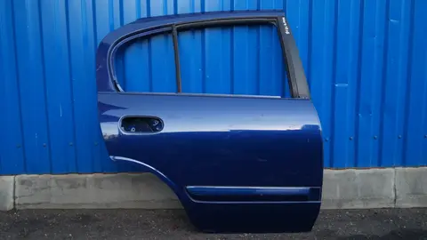 Nissan 82100-5M431 Дверь задняя правая