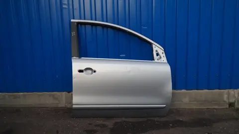 Nissan H0100-9U0M0 Дверь передняя правая