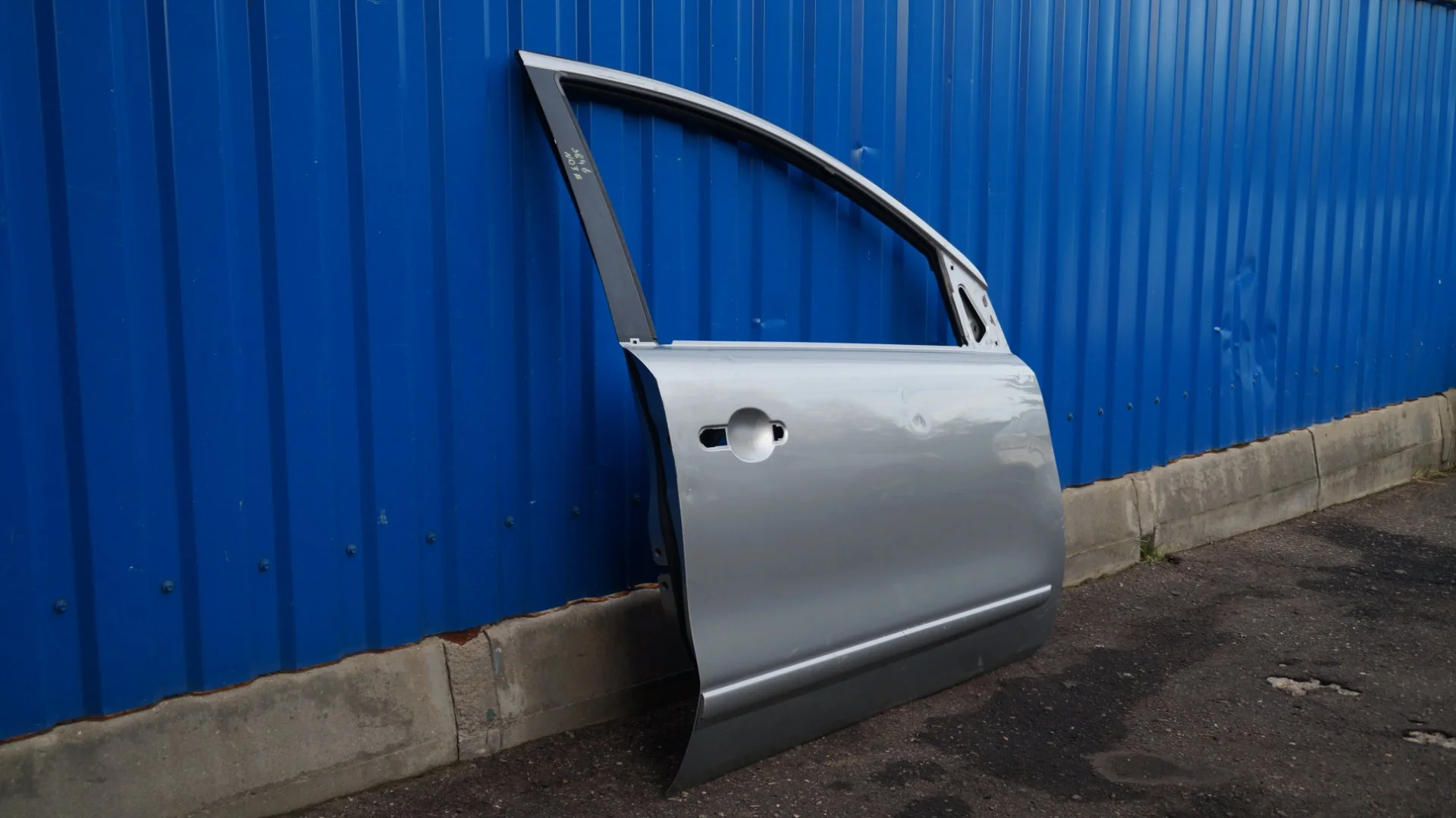 Nissan H0100-9U0M0 Дверь передняя правая - миниатюра 3