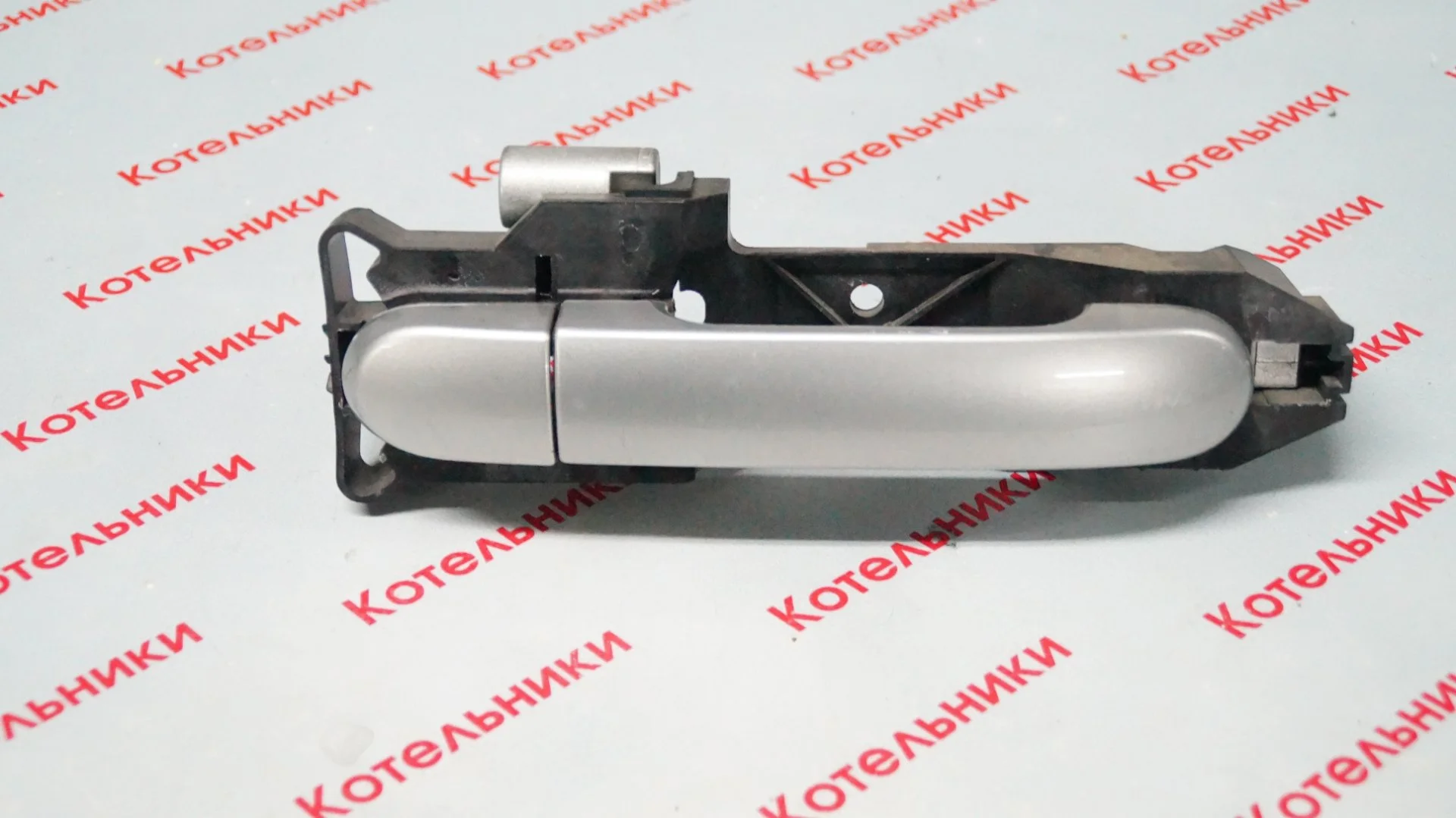 Nissan 80610-AX62B Ручка правая - миниатюра 2