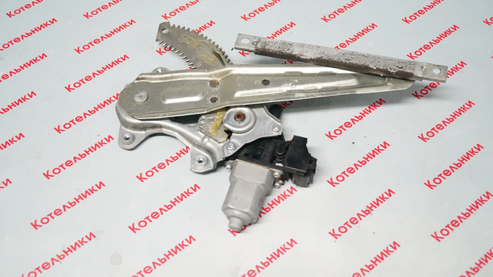 Nissan 82720-1U600 Стеклоподъемник задний правый - миниатюра 3