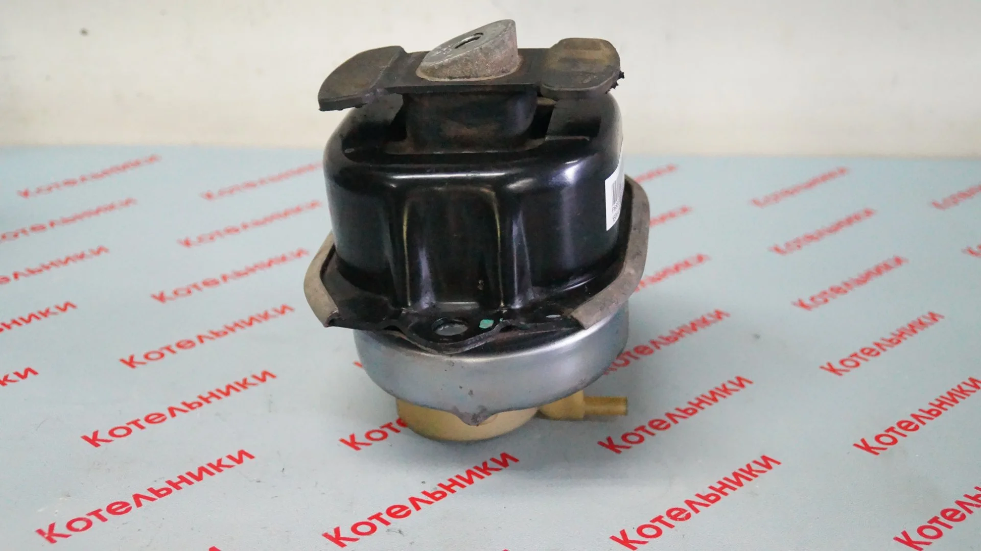 BMW 22116853104 Подушка двигателя - изображение 1