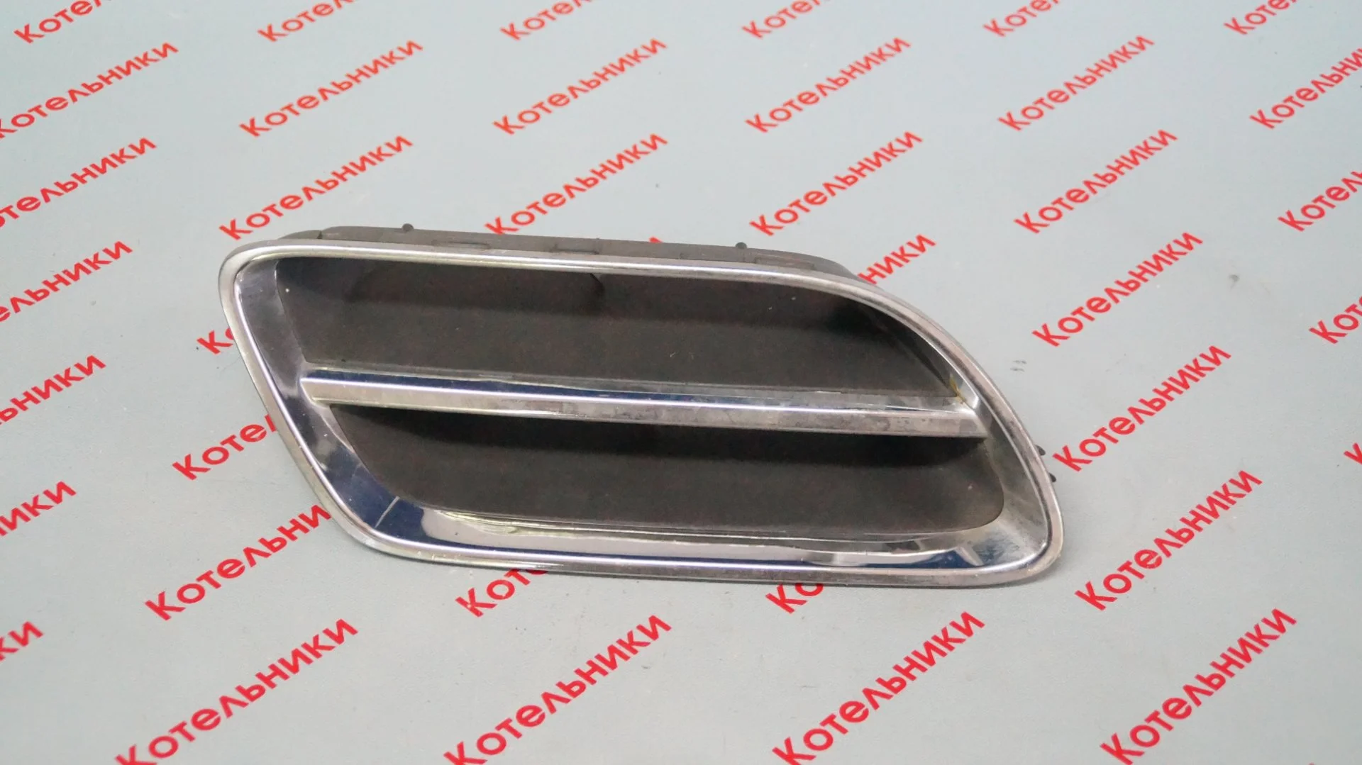 Nissan 62310-2F825 Решетка радиатора правая - изображение 1