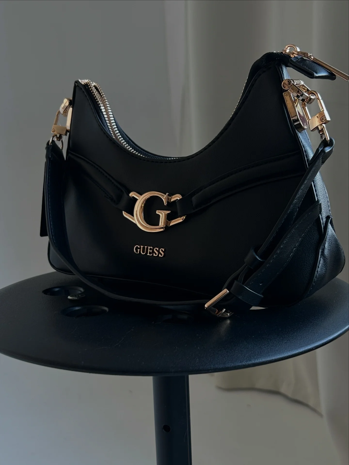 женская сумка Guess - изображение 1