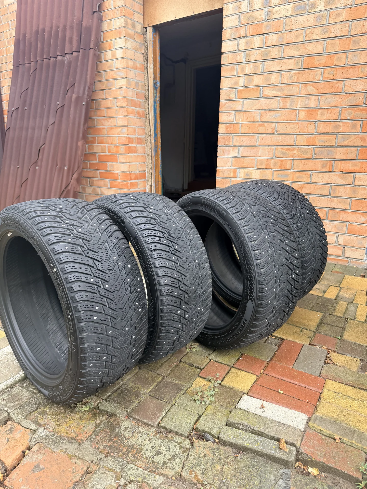 Шины зимние Nokian Hakkapeliitta 8 225/45 R17 - изображение 1