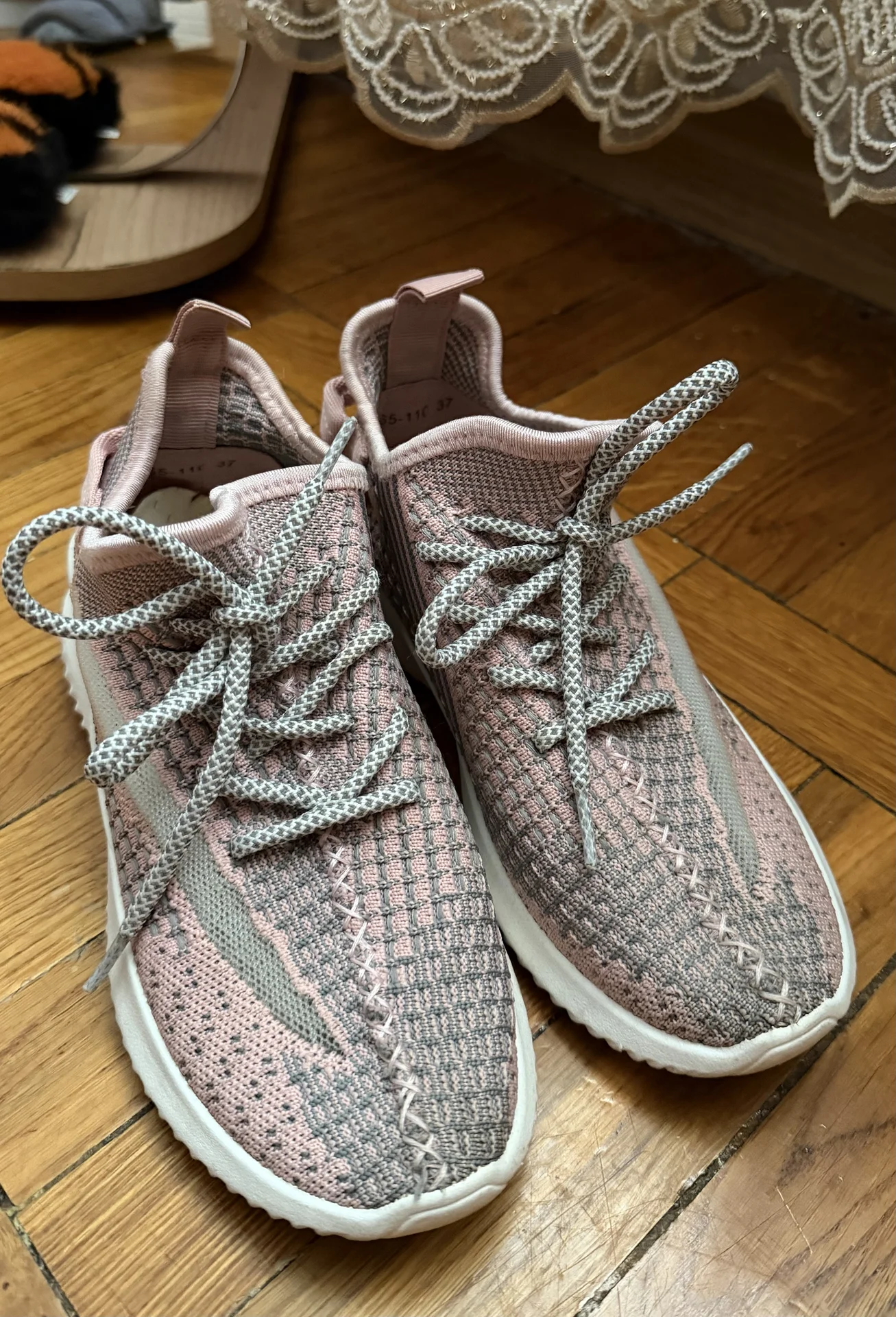 Кроссовки adidas - изображение 1