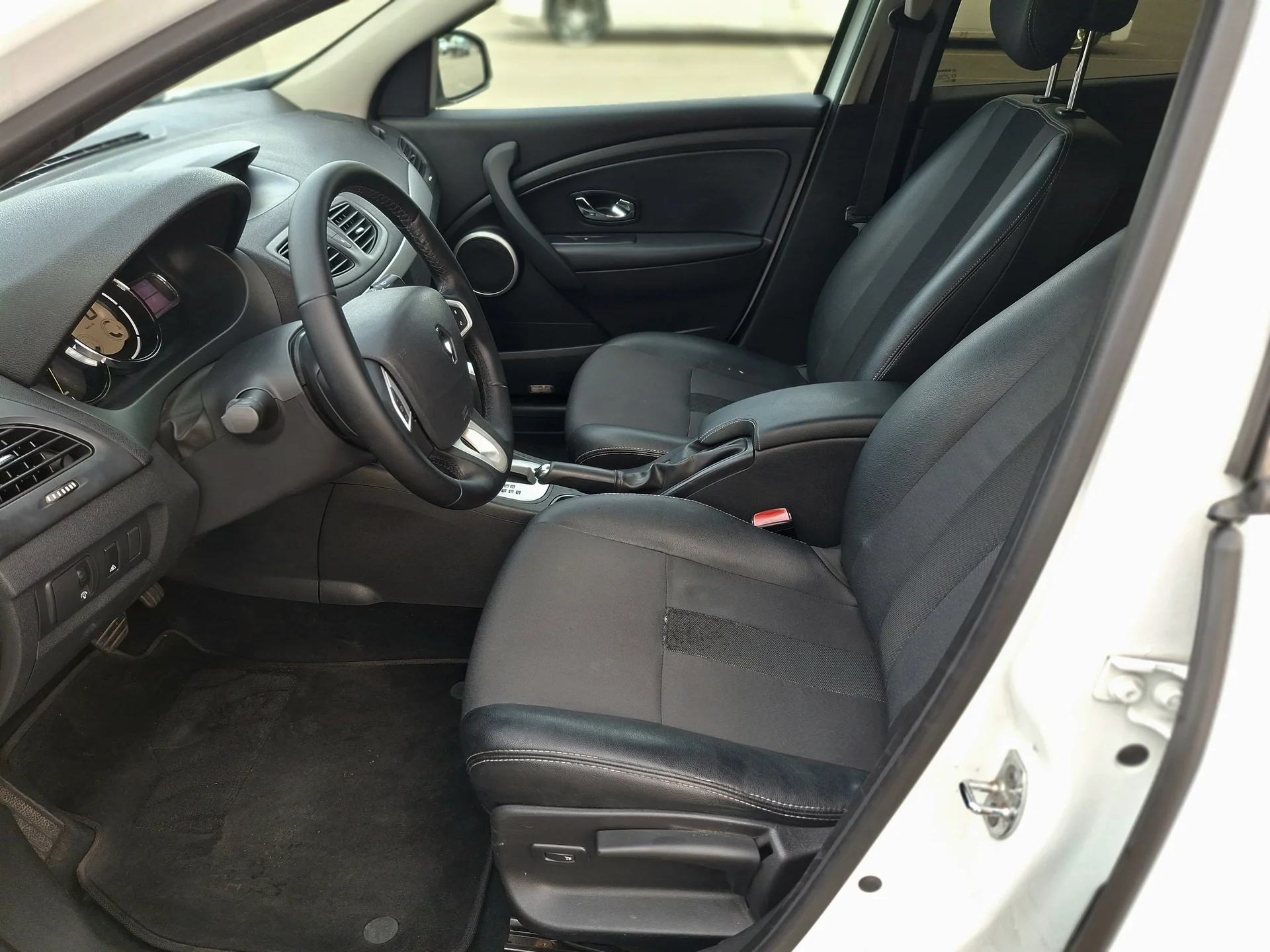 Renault Megane III 2012г 2л. АКПП - миниатюра 12