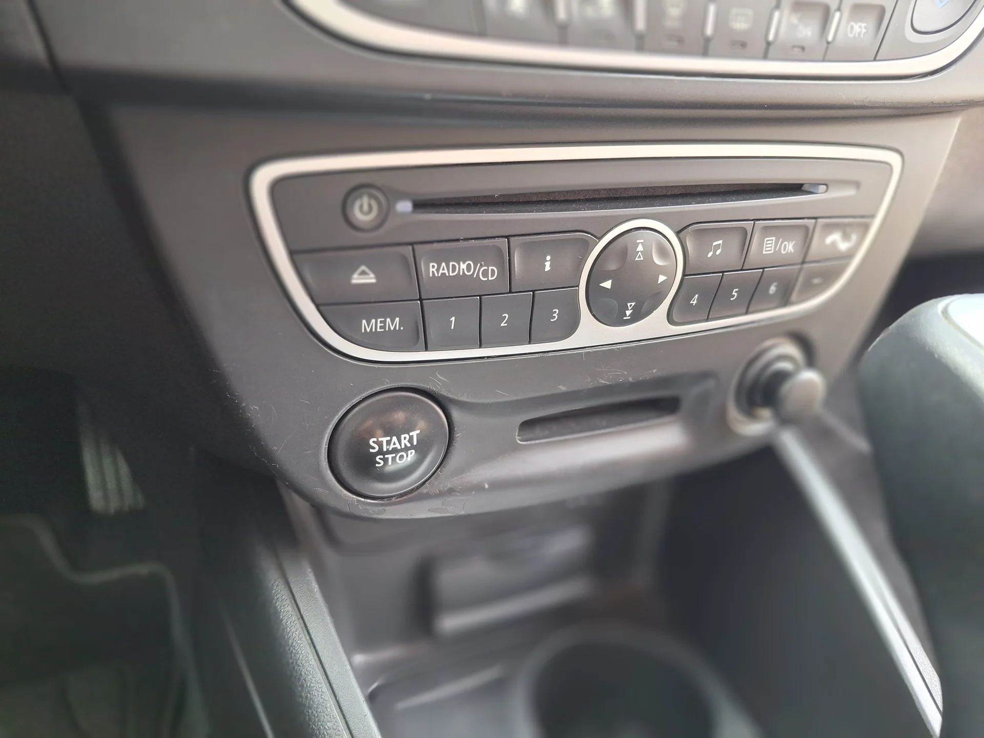 Renault Megane III 2012г 2л. АКПП - миниатюра 32