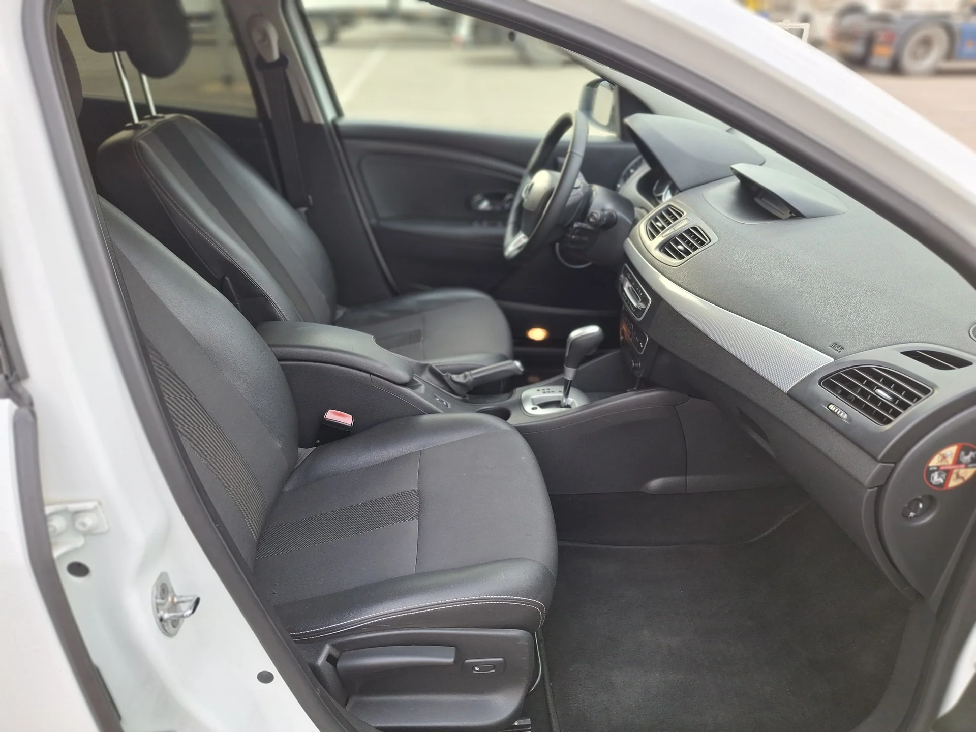 Renault Megane III 2012г 2л. АКПП - миниатюра 39