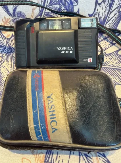 Фотокамера пленочная, аналоговая Yashica Kyocera - изображение 1