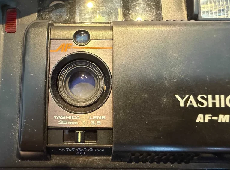 Фотокамера пленочная, аналоговая Yashica Kyocera - миниатюра 3
