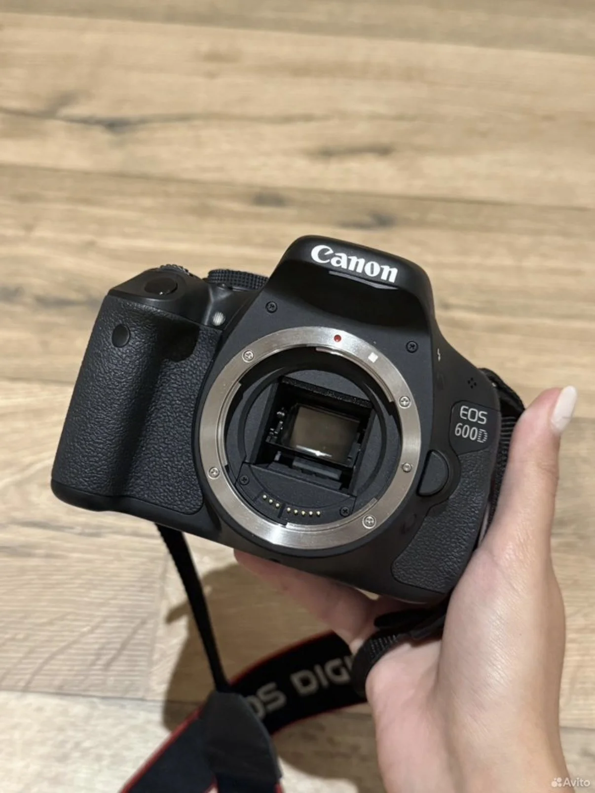Canon 600D body - изображение 1