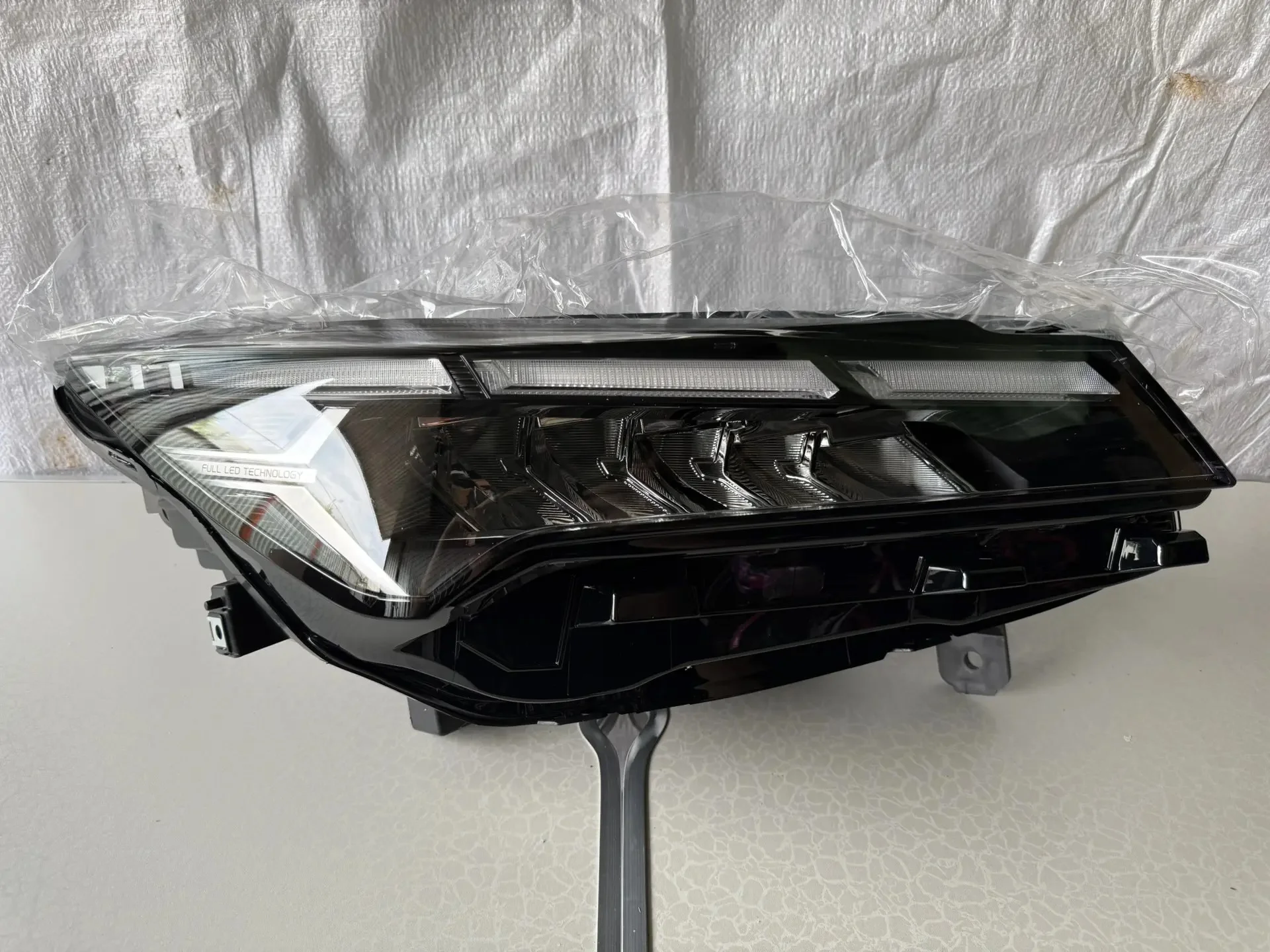 Фары для Geely Coolray 7051048500/7051048400 - миниатюра 2