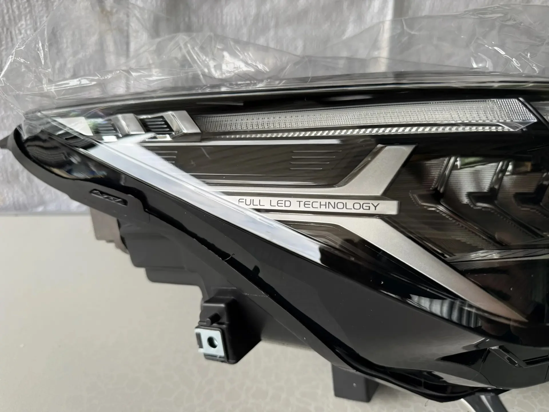 Фары для Geely Coolray 7051048500/7051048400 - миниатюра 3