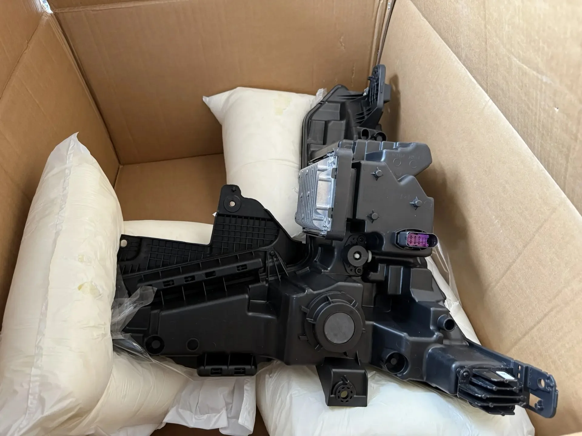 Фары для Geely Atlas 2 поколения 7051052300/7051052500 - миниатюра 5
