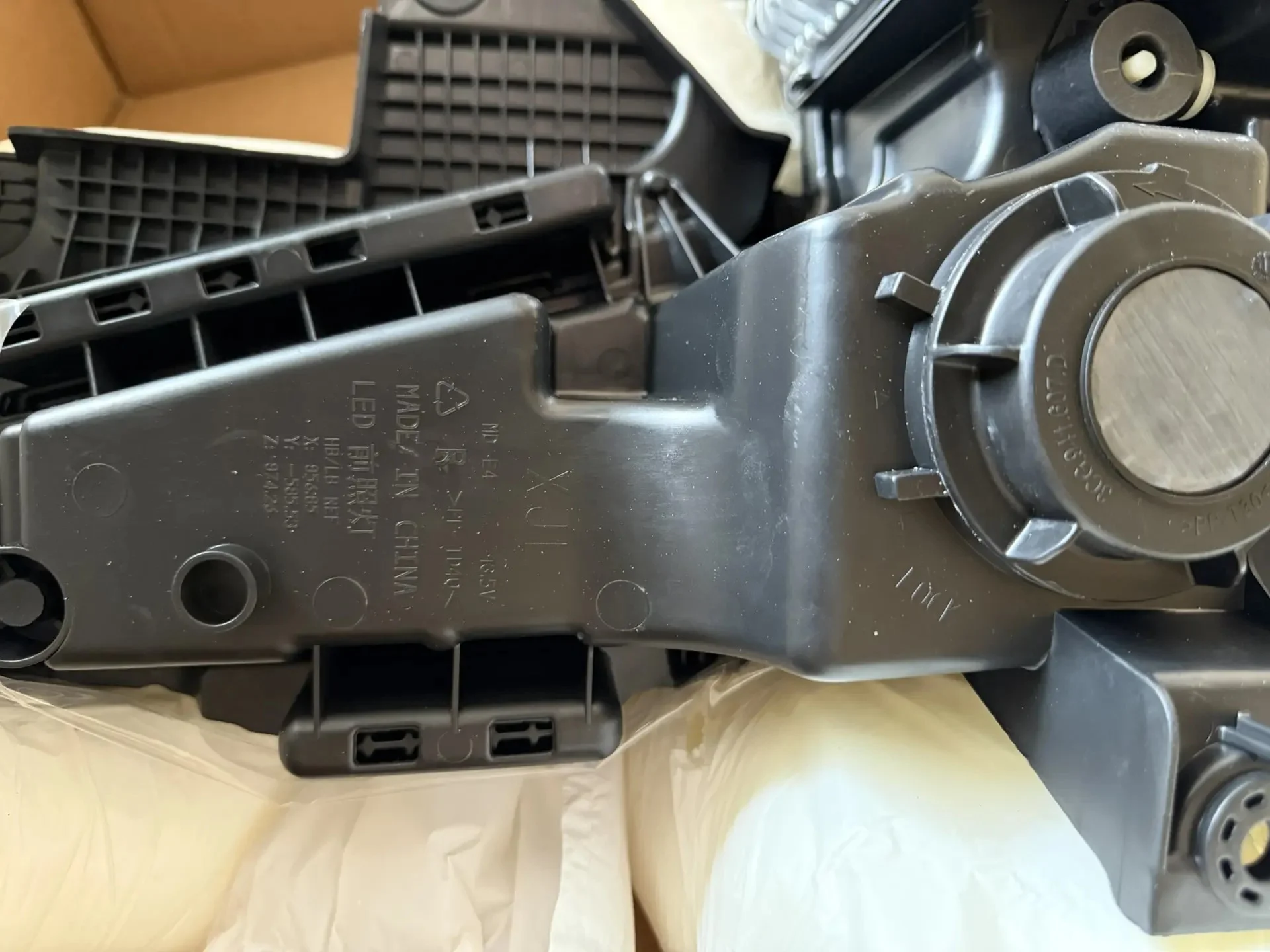 Фары для Geely Atlas 2 поколения 7051052300/7051052500 - миниатюра 6