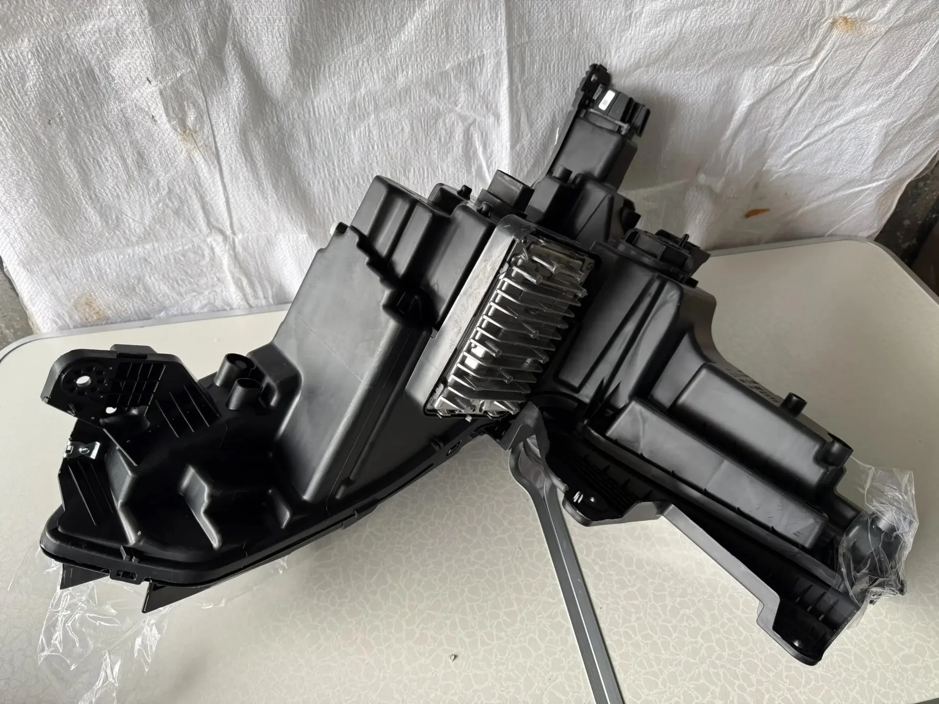 Фары для Geely Atlas 2 поколения 7051052300/7051052500 - миниатюра 9