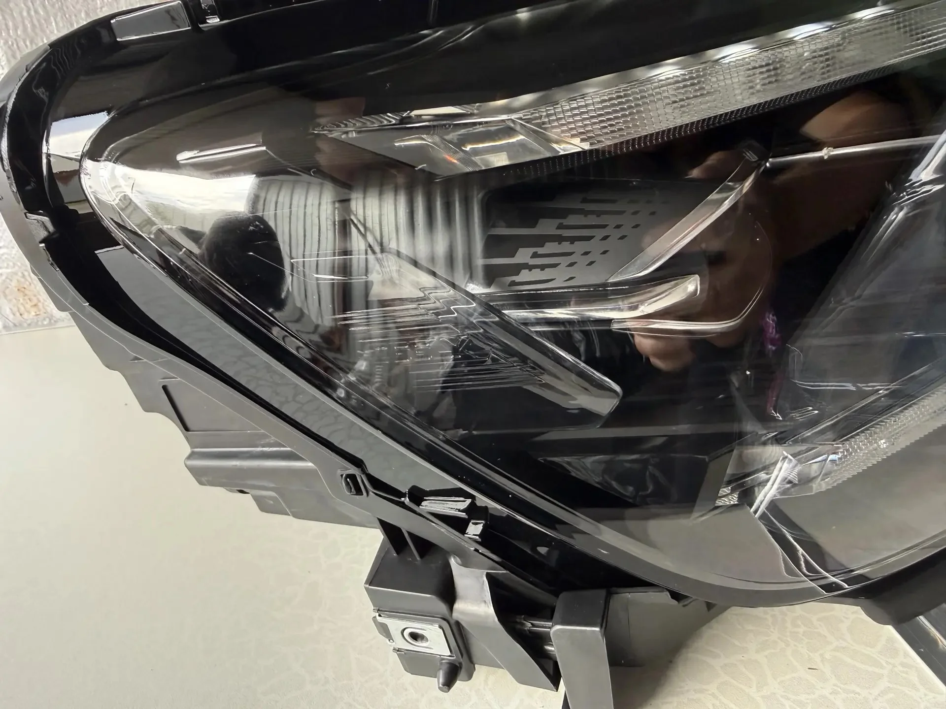 Фары для Geely Monjaro 7051047400/7051047300 - миниатюра 3