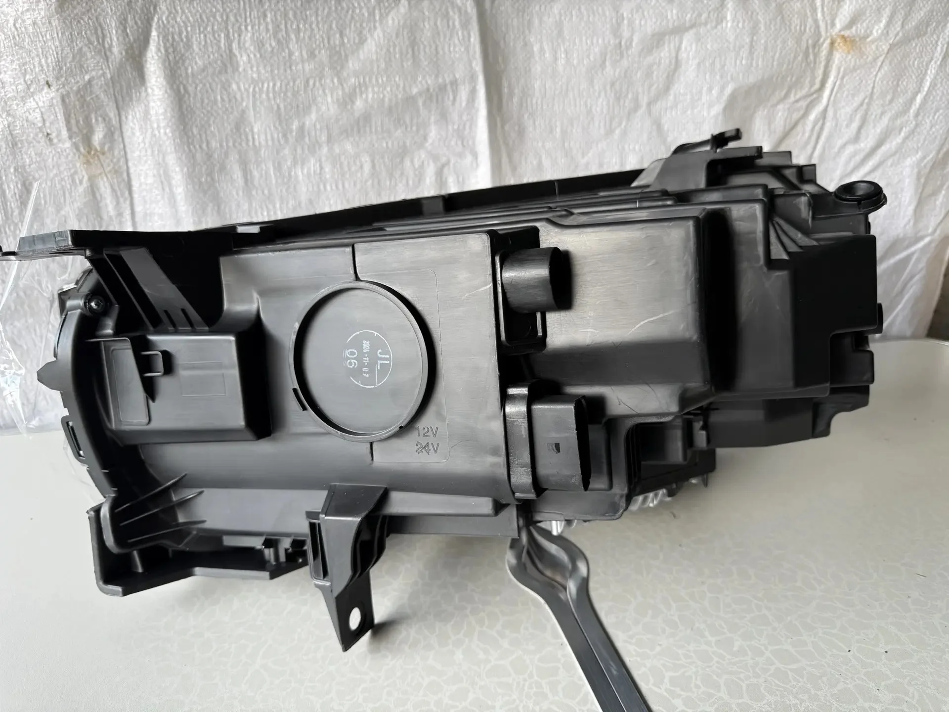 Фары для Geely Monjaro 7051047400/7051047300 - миниатюра 7