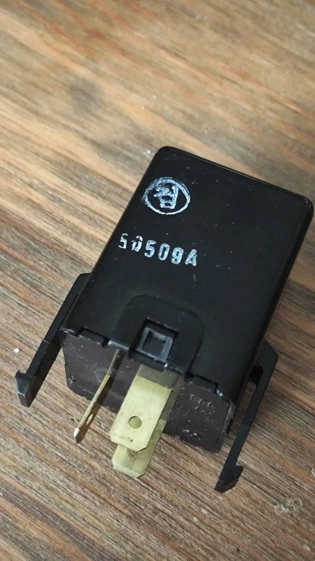 реле поворотов 95550-39000 - миниатюра 4