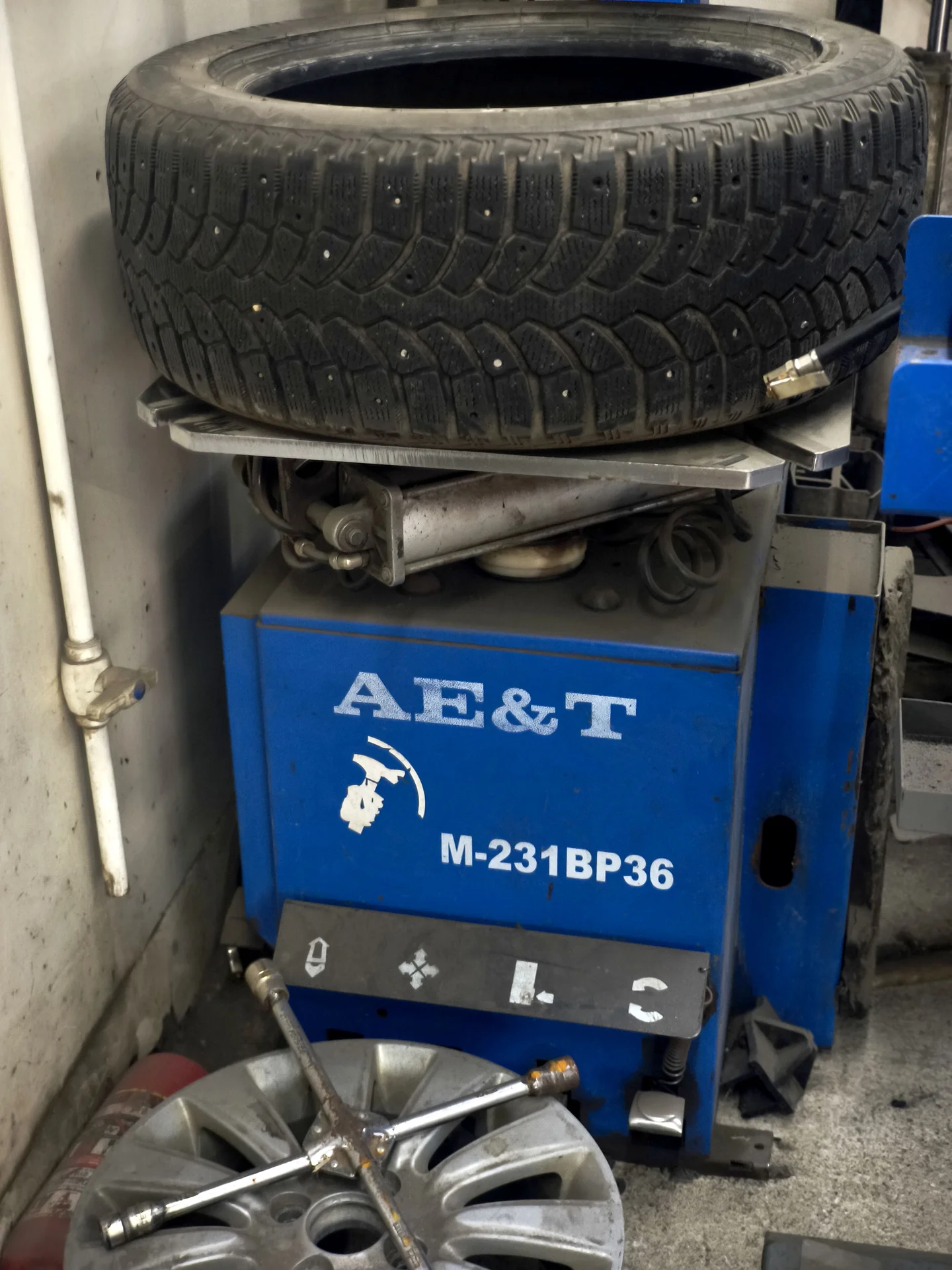 Шиномонтажный станок автомат M-231BP36 AE&T - изображение 1