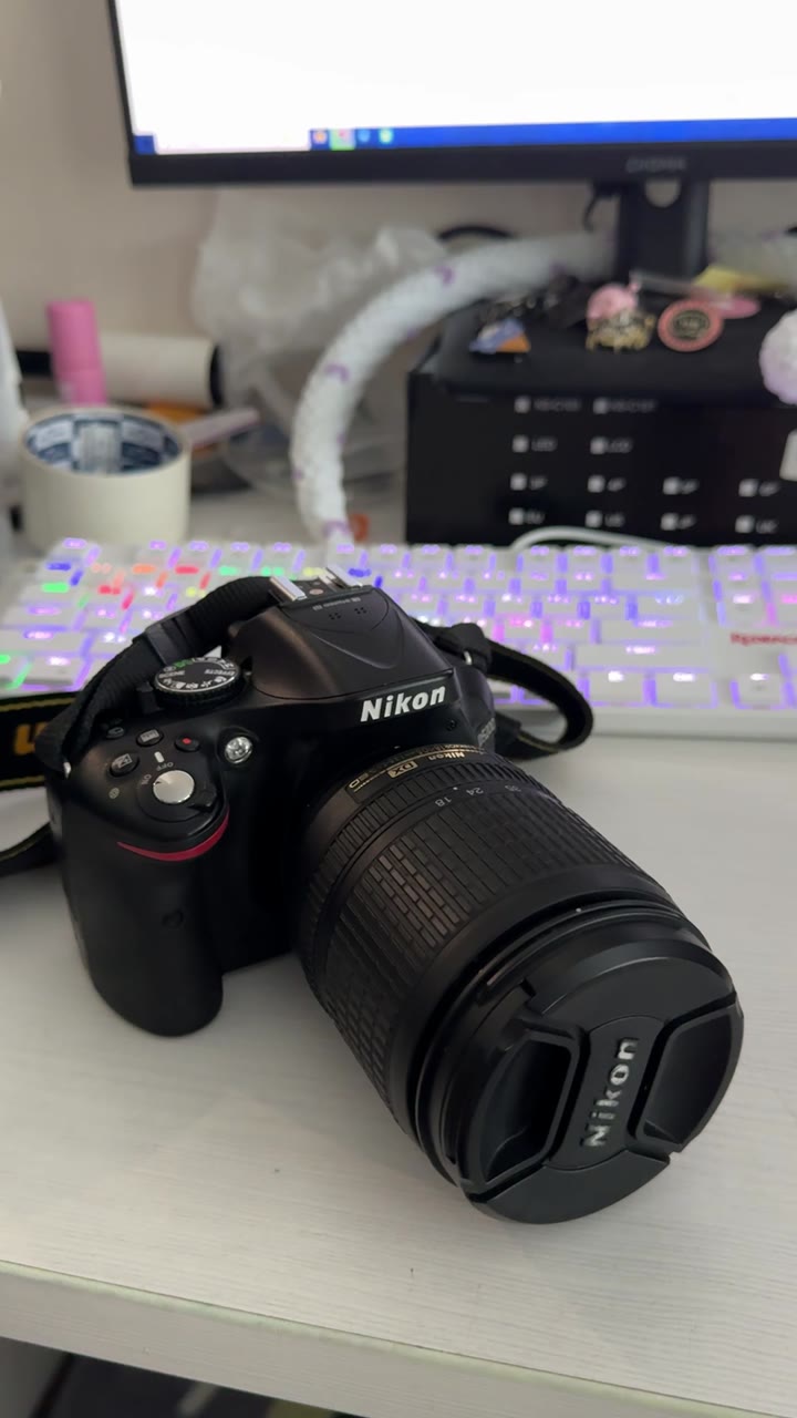 Зеркальный фотоаппарат Nikon D5200 + 18-105mm VR - видео 11