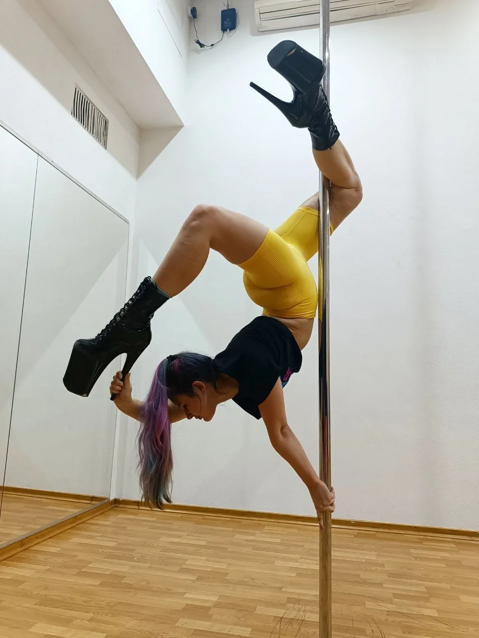 Тренер по пилону (pole dance) - миниатюра 6