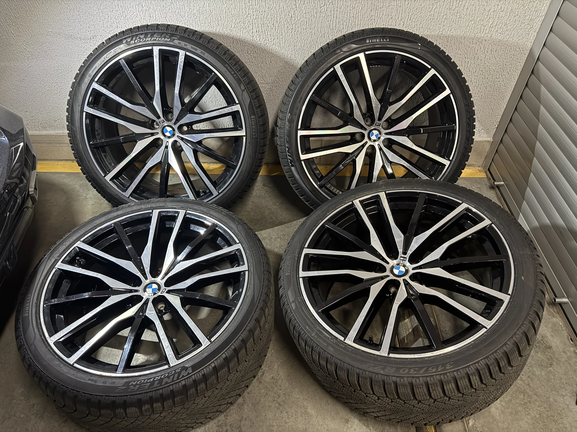 Зимние колеса в сборе BMW X5 G05 X6 G06 R22 742M