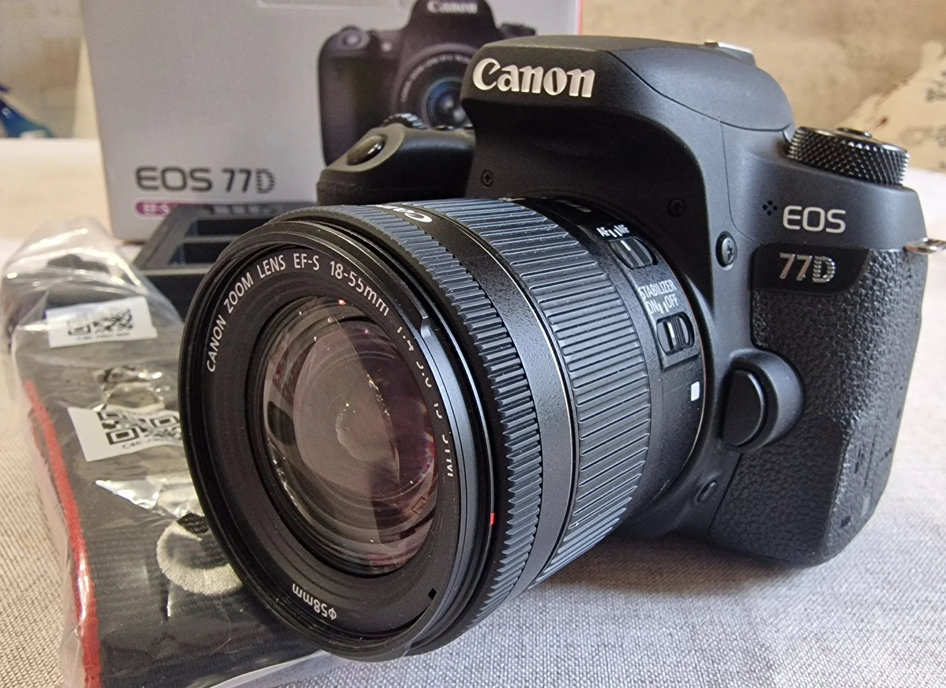 Зеркальный фотоаппарат Canon EOS77D - миниатюра 3