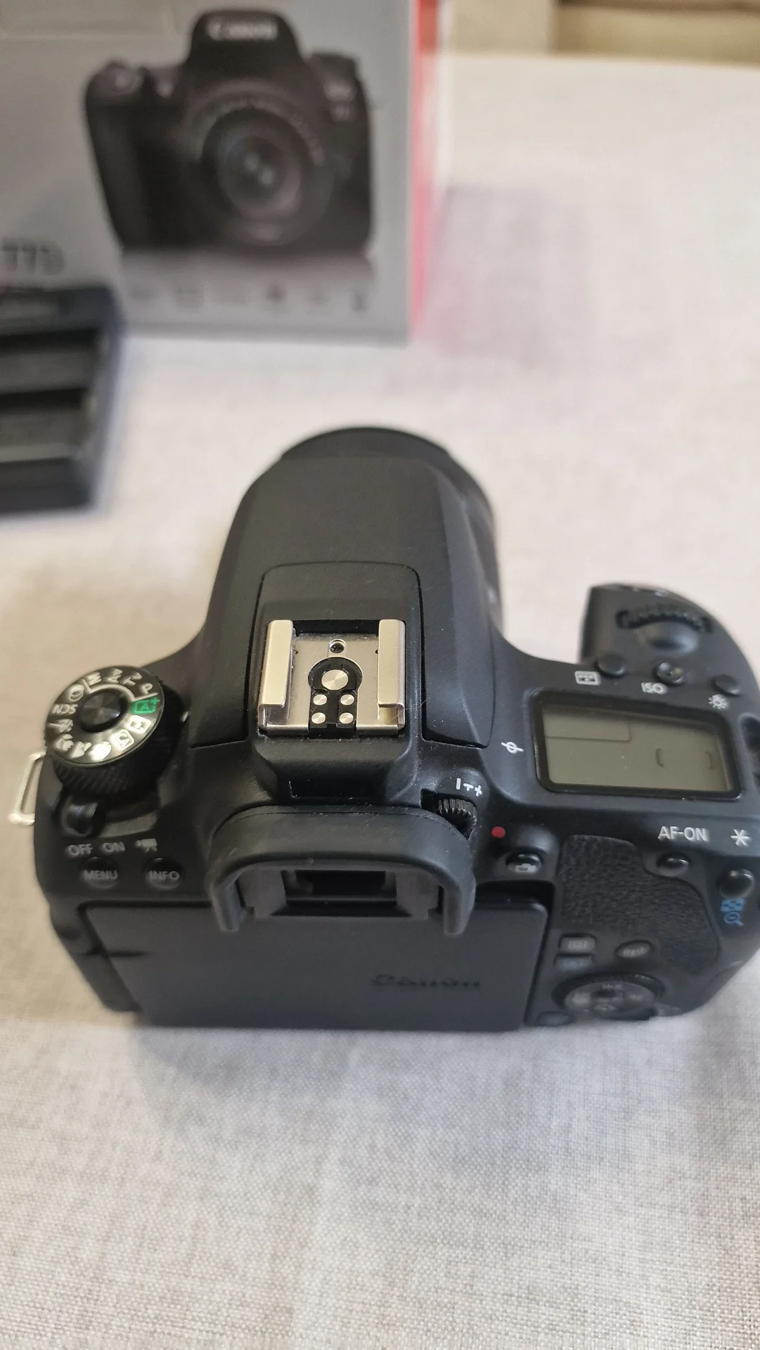 Зеркальный фотоаппарат Canon EOS77D - миниатюра 8