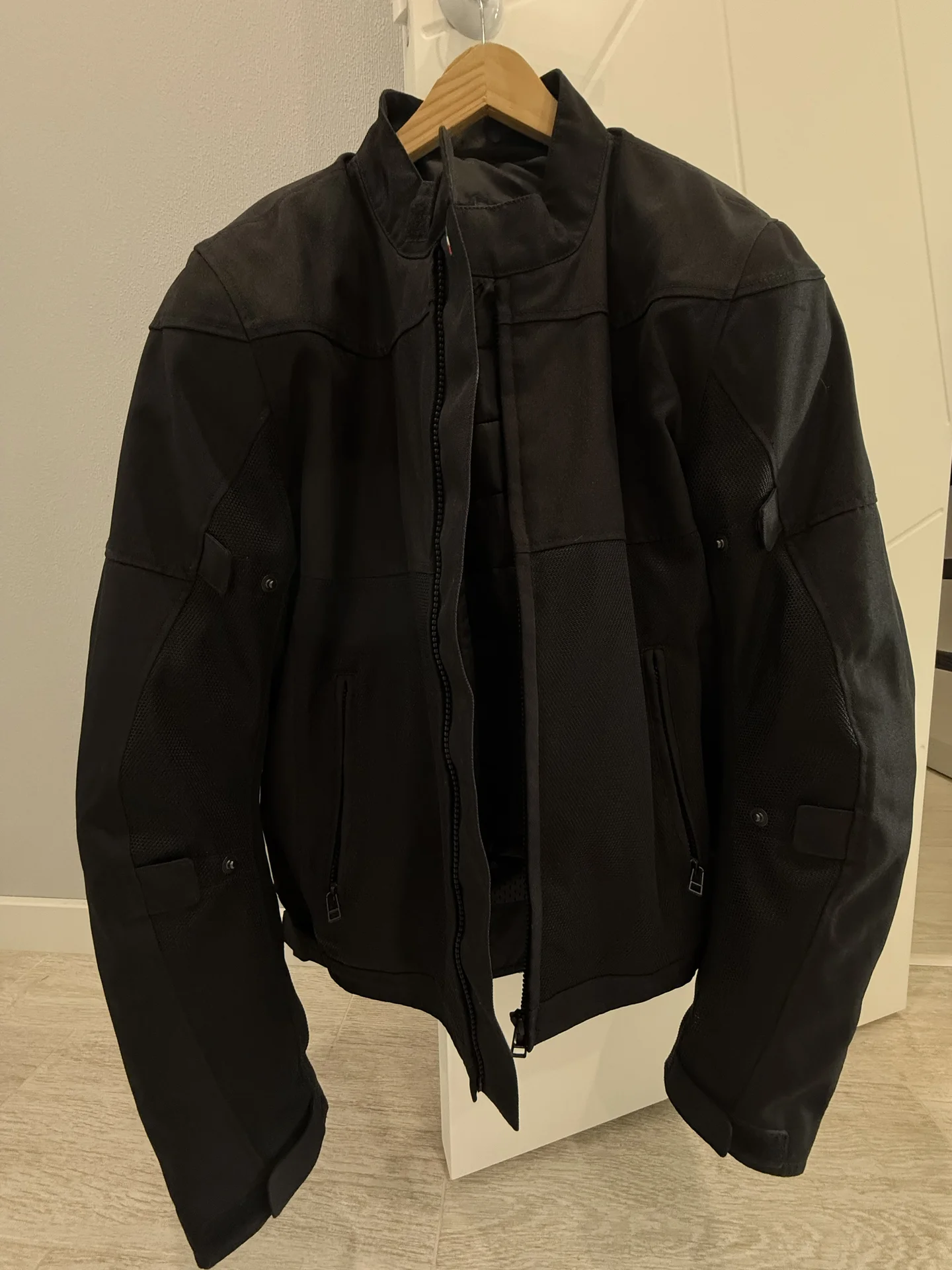 Мотокуртка Dаinesе еlеttriсa аir тeх jackeт Black - изображение 1