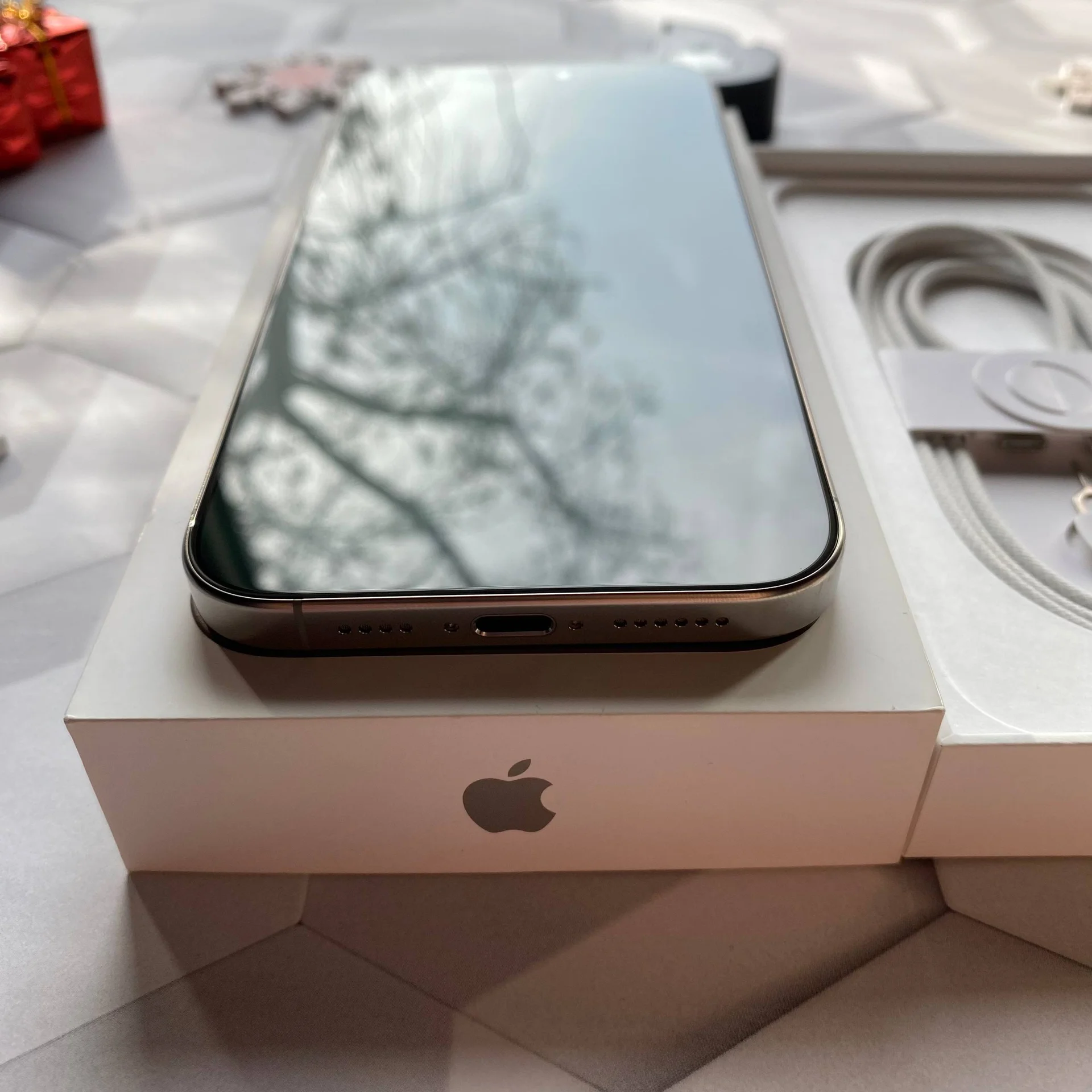 iPhone 16 Pro Max - миниатюра 2