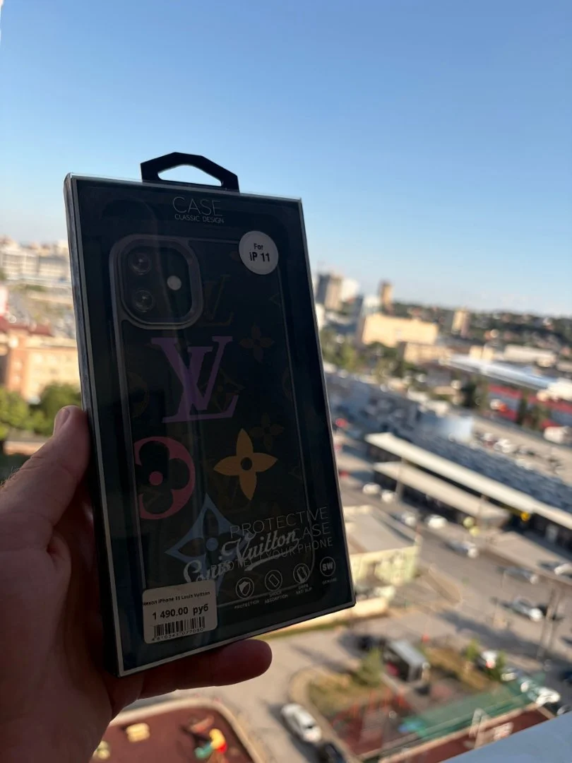 Чехол на iPhone 11 Louis Vuitton - изображение 1