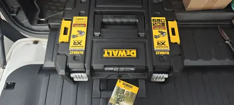Аккумуляторная угловая шлифмашина DEWALT DCG408NT