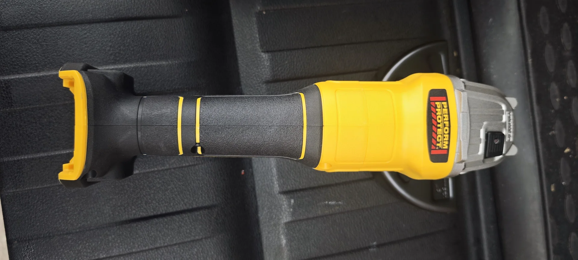 Аккумуляторная угловая шлифмашина DEWALT DCG408NT - миниатюра 4