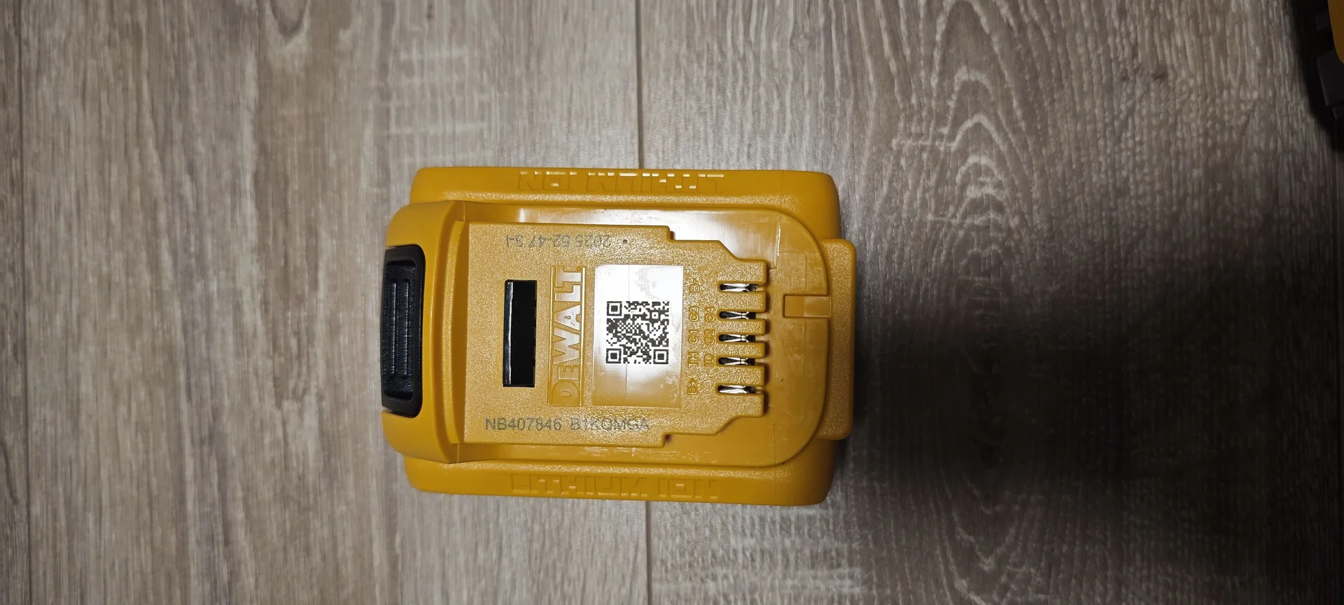 Аккумулятор DEWALT DCB182, Li-Ion, 20 В, 4 Ач - изображение 1