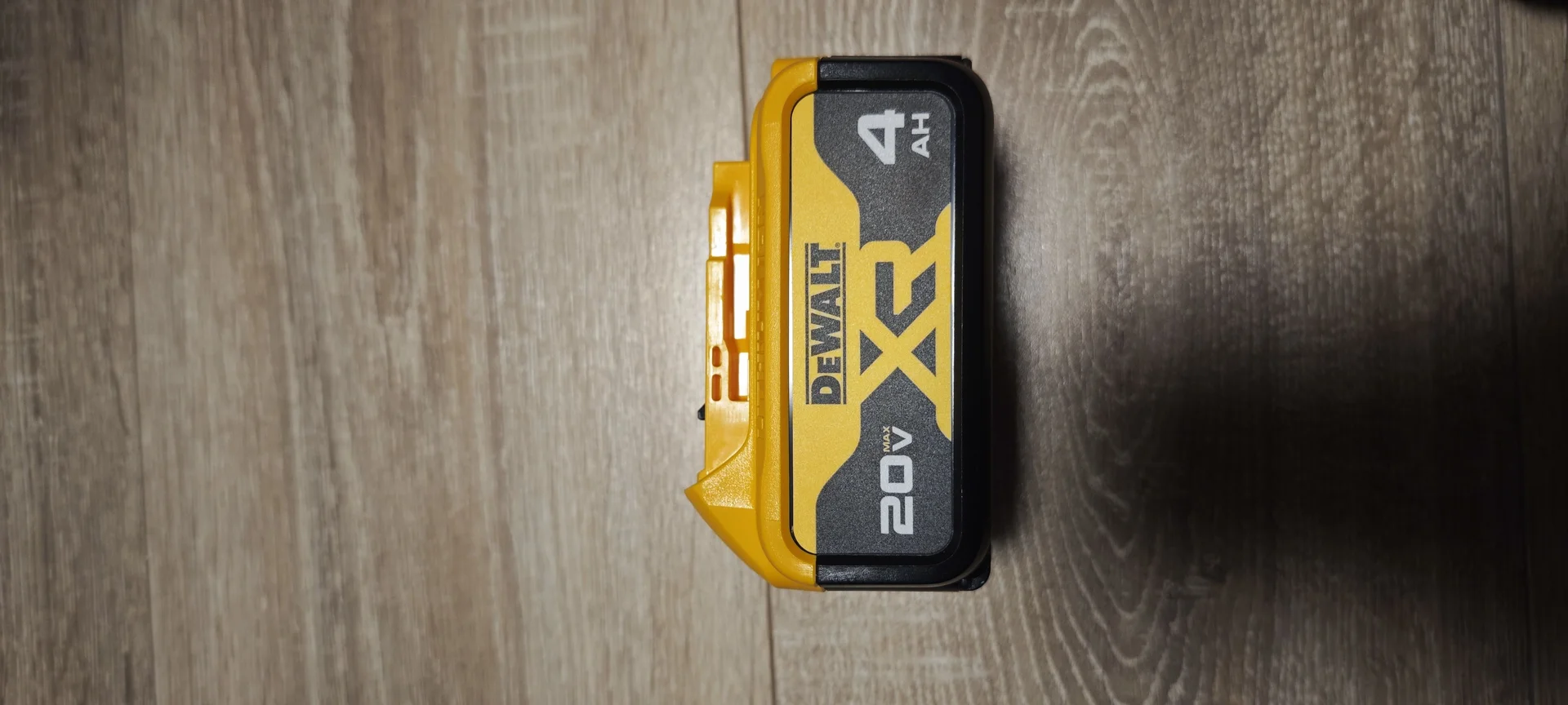 Аккумулятор DEWALT DCB182, Li-Ion, 20 В, 4 Ач - миниатюра 2