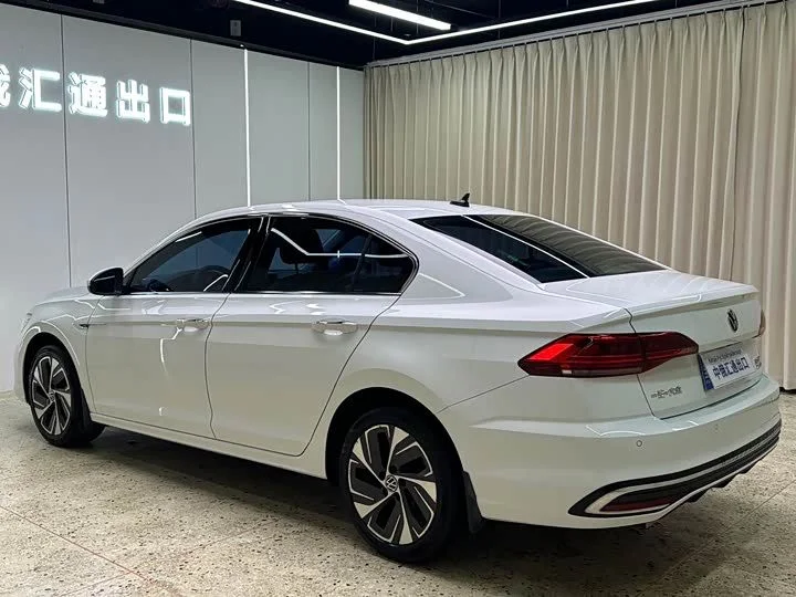 Volkswagen Bora - миниатюра 4