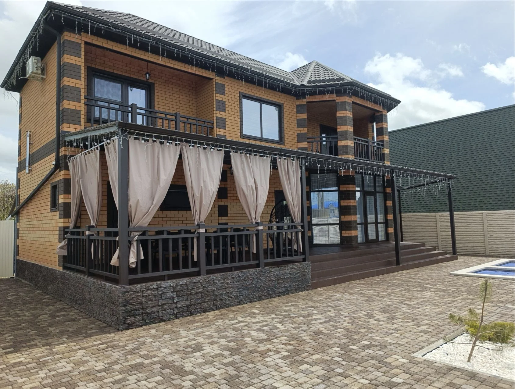 Family House - миниатюра 12